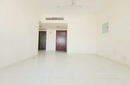 صورة لـ غرفة فارغة شقة - غرفة نوم - 1 حمام للايجار في طريق فاير ستاشن - مويلح - الشارقة ، صورة رقم 1