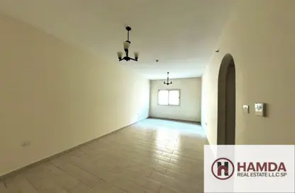 شقة - 2 غرف نوم - 1 حمام للايجار في مجمع مويلح - تجارية مويلح - الشارقة شقة - 2 غرف نوم - 1 حمام للايجار في مجمع مويلح - تجارية مويلح - الشارقة