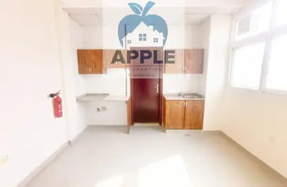 Apartment - Studio - 1 Bathroom for rent in Muwailih Building - Muwaileh - Sharjah