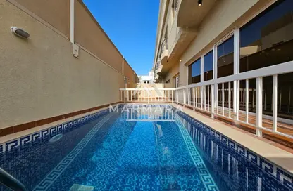 Villa - 5 Bedrooms - 6 Bathrooms for rent in Jumeirah 1 Villas - Jumeirah 1 - Jumeirah - Dubai
