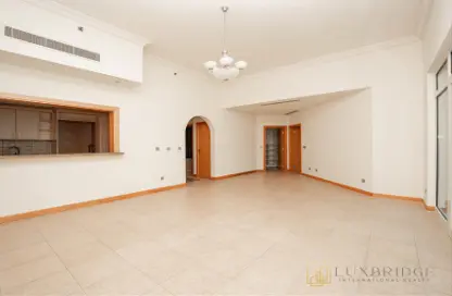 Apartment - 2 Bedrooms - 4 Bathrooms for rent in Al Habool - Shoreline Apartments - Palm Jumeirah - Dubai