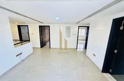 Villa - 5 Bedrooms - 5 Bathrooms for rent in Jumeirah 1 Villas - Jumeirah 1 - Jumeirah - Dubai