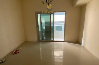 شقة - غرفة نوم - 1 حمام للايجار في شارع التعاون - التعاون - الشارقة