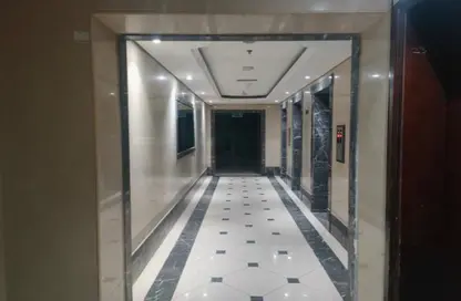 شقة - 3 غرف نوم - 3 حمامات للايجار في برج الكورنيش - طريق كورنيش عجمان - عجمان