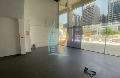 Retail - Studio - 1 Bathroom for rent in Capital Golden Tower - Business Bay - Dubai