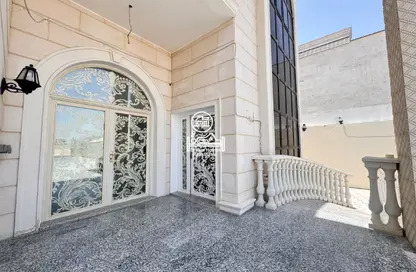 Apartment - 1 Bedroom - 2 Bathrooms for rent in Shakhbout City - Abu Dhabi