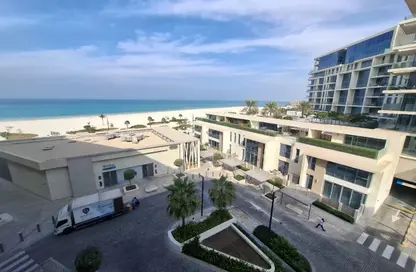 شقة - 2 غرف نوم - 4 حمامات للايجار في ممشى السعديات - منطقة السعديات الثقافية - جزيرة السعديات - أبوظبي