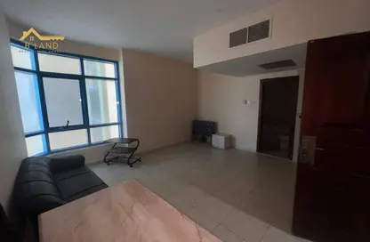 شقة - 1 حمام للايجار في المحطة - القاسمية - الشارقة شقة - 1 حمام للايجار في المحطة - القاسمية - الشارقة