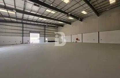Warehouse - Studio for rent in Mussafah Industrial Area - Mussafah - Abu Dhabi