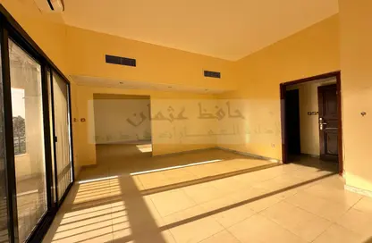 صورة لـ غرفة فارغة شقة - 3 غرف نوم - 3 حمامات للايجار في المناصير - أبوظبي ، صورة رقم 1