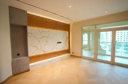 Apartment - 2 Bedrooms - 2 Bathrooms for rent in Al Khudrawi - Shoreline Apartments - Palm Jumeirah - Dubai
