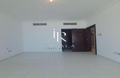 Duplex - 3 Bedrooms - 5 Bathrooms for rent in Corniche Road - Abu Dhabi
