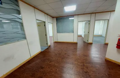 Office Space - Studio - 1 Bathroom for rent in Mankhool - Bur Dubai - Dubai