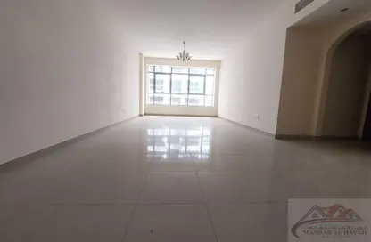 شقة - 2 غرف نوم - 3 حمامات للايجار في برج صحارى 3 - مجمع صحارى - النهدة - الشارقة