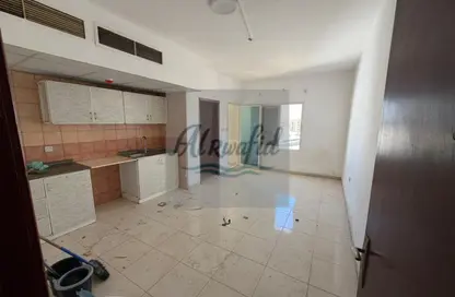 شقة - 1 حمام للايجار في مبنى الميناء - 2  الروضة - الروضة - عجمان