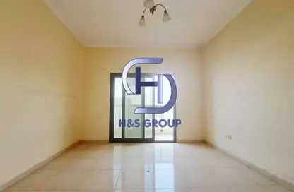 شقة - 2 غرف نوم - 3 حمامات للايجار في طريق فاير ستاشن - مويلح - الشارقة