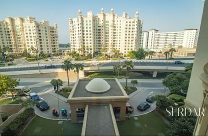 Apartment - 3 Bedrooms - 4 Bathrooms for rent in Al Khushkar - Shoreline Apartments - Palm Jumeirah - Dubai