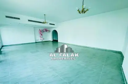 شقة - 2 غرف نوم - 3 حمامات للايجار في برج منازل 5 - شارع التعاون - التعاون - الشارقة