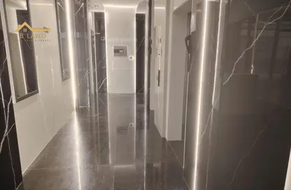 شقة - 2 غرف نوم - 3 حمامات للايجار في مجمع مويلح - تجارية مويلح - الشارقة