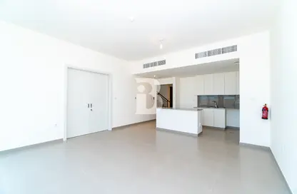Empty Room image for: Townhouse - 4 Bedrooms - 4 Bathrooms for rent in Noor Townhouses - Town Square - Dubai, Image 1