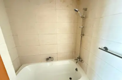 Apartment - 1 Bedroom - 2 Bathrooms for rent in Julphar Residential Tower - Julphar Towers - Al Nakheel - Ras Al Khaimah