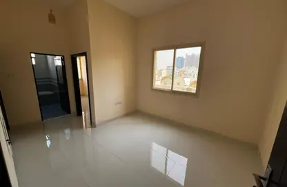شقة - 1 حمام للايجار في مساكن كورنيش عجمان - طريق كورنيش عجمان - عجمان