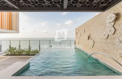 صورة لـ حوض سباحة دوبلكس - 2 غرف نوم - 4 حمامات للبيع في اتلانتس ذارويال رزيدينسز‎ - نخلة جميرا - دبي ، صورة رقم 1