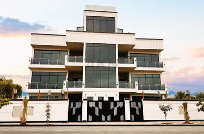 عمارة بالكامل - استوديو - 8 حمامات للبيع في كلباء - الشارقة