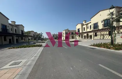 Townhouse - 2 Bedrooms - 4 Bathrooms for rent in Bloom Living - Zayed City (Khalifa City C) - Khalifa City - Abu Dhabi