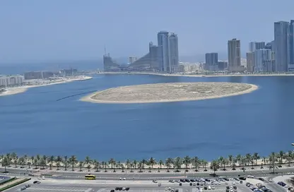 شقة - 2 غرف نوم - 3 حمامات للايجار في برج بوابة المدينة - التعاون - الشارقة