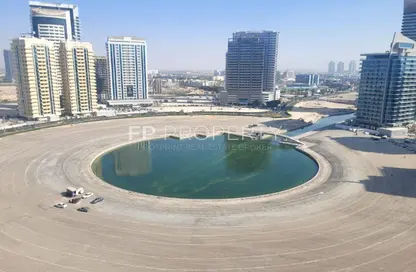 شقة - غرفة نوم - 2 حمامات للايجار في تفريعة القنال 2 - أبراج الجولف - مدينة دبي الرياضية - دبي