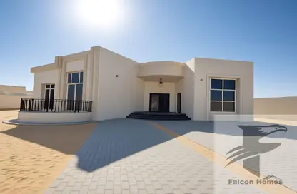 Villa - 4 Bedrooms - 5 Bathrooms for rent in Al Aweer 1 - Al Aweer - Dubai
