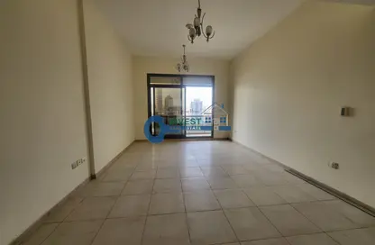 شقة - 1 حمام للايجار في برج حمزة - مدينة دبي الرياضية - دبي