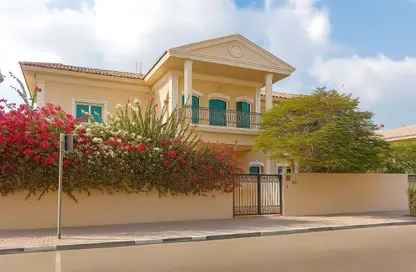 Villa - 5 Bedrooms - 7 Bathrooms for rent in Jumeirah 3 - Jumeirah - Dubai