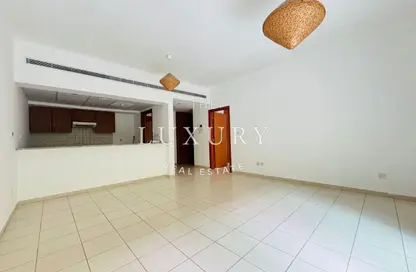 شقة - غرفة نوم - 1 حمام للايجار في الغزلان 4 - الغزلان - جرينز - دبي
