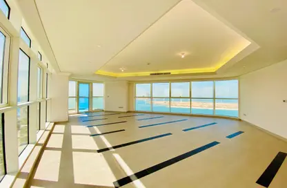 Apartment - 5 Bedrooms - 6 Bathrooms for rent in Wave tower - Corniche Road - Abu Dhabi