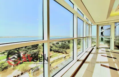 Apartment - 2 Bedrooms - 3 Bathrooms for rent in Wave tower - Corniche Road - Abu Dhabi
