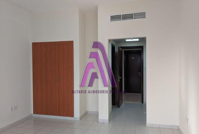 Apartment - 1 Bathroom for rent in P21 - France Cluster - International City - Dubai