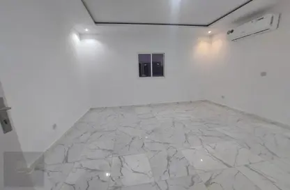 شقة - 1 حمام للايجار في الشامخة - أبوظبي