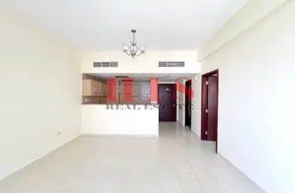 شقة - غرفة نوم - 2 حمامات للبيع في X20 - طراز إنجليزي - المدينة الدولية - دبي