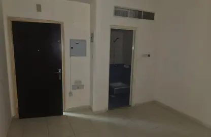 شقة - 1 حمام للايجار في بناء النباعة - النبعة - الشرق - الشارقة شقة - 1 حمام للايجار في بناء النباعة - النبعة - الشرق - الشارقة