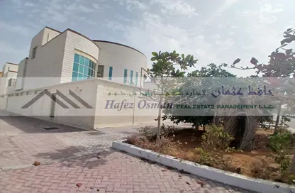 فيلا - 8 غرف نوم - 8 حمامات للايجار في البطين - أبوظبي