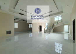 5 bedrooms very clean villa