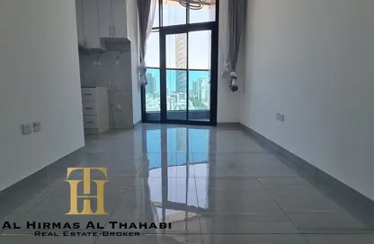 شقة - غرفة نوم - 2 حمامات للايجار في برج او2 - قرية الجميرا سركل - دبي