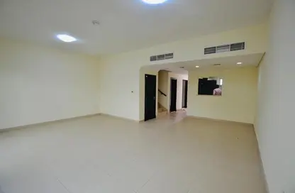 تاون هاوس - 3 غرف نوم - 4 حمامات للايجار في قرية ورسان - المدينة الدولية - دبي