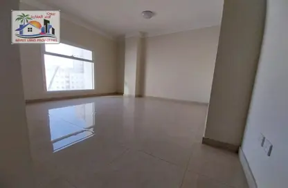 Apartment - 3 Bedrooms - 3 Bathrooms for rent in Al Qulaya'ah - Al Sharq - Sharjah