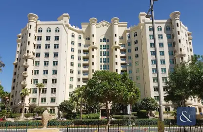 Apartment - 1 Bedroom - 2 Bathrooms for rent in Al Hatimi - Shoreline Apartments - Palm Jumeirah - Dubai