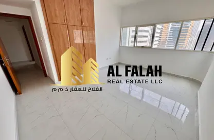 شقة - 2 غرف نوم - 2 حمامات للايجار في شارع التعاون - التعاون - الشارقة