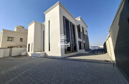 Villa - 7+ Bedrooms - 7+ Bathrooms for rent in Shakhbout City - Abu Dhabi