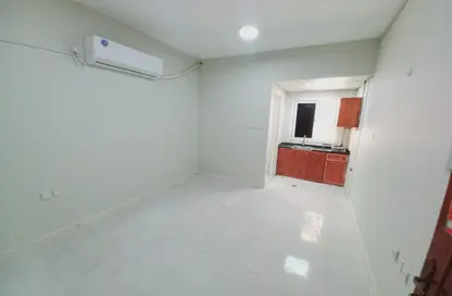 شقة - 1 حمام للايجار في مجمع مويلح - تجارية مويلح - الشارقة